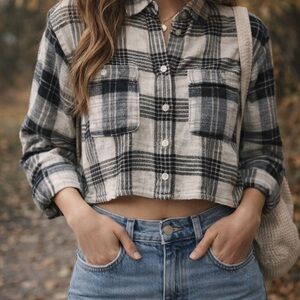 American Eagle Plaid Button-Down Shirt Women’s Small – Cropped Flannel